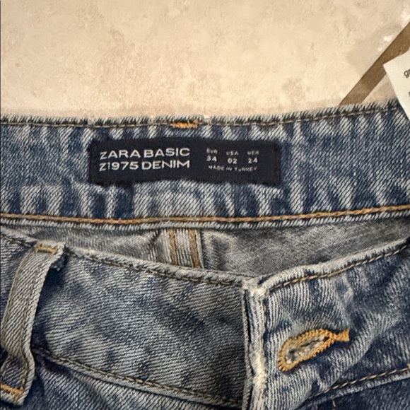 Zara Light Blue Distressed Boyfriend Jeans with Floral Embroidery - Picture 2 of 5